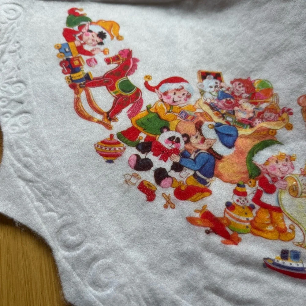 Vintage Christmas Tree Skirt Santa Elves Mrs. Claus. Felt Screen Print W…